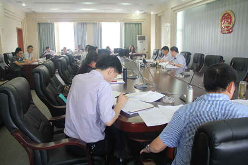 政府領(lǐng)導(dǎo)、企業(yè)代表參加了崇禮新城投資合作協(xié)議討論會(huì)(圖2)
